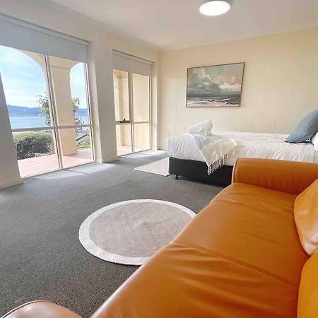 Millions View - Hobart Villa Sandy Bay Eksteriør billede