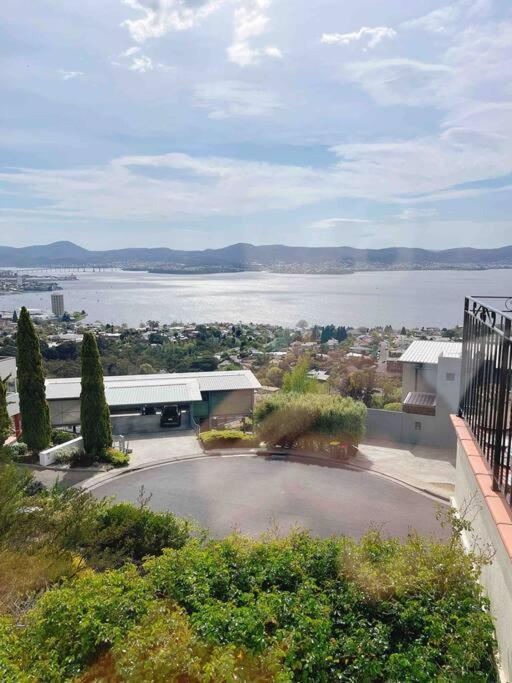 Millions View - Hobart Villa Sandy Bay Eksteriør billede