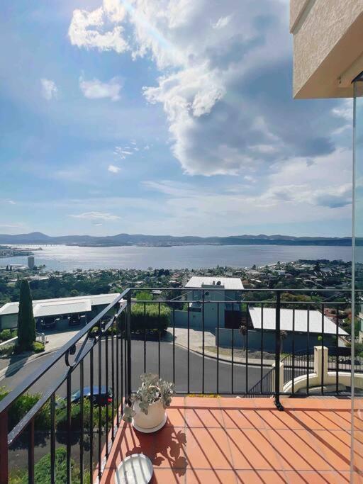 Millions View - Hobart Villa Sandy Bay Eksteriør billede